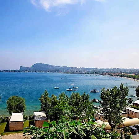 Sleeps 5 Pool Appartement Manerba del Garda