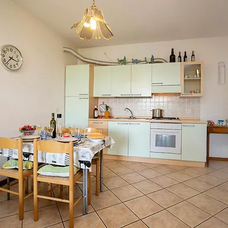 Sleeps 5 Pool Manerba del Garda