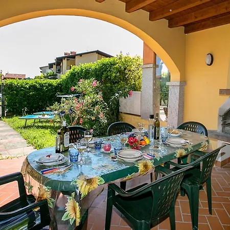 Sleeps 5 Pool Manerba del Garda